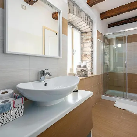 Holiday Home Tinjan 56