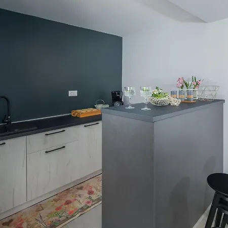 Holiday Home Tinjan 56 Semesterbostad