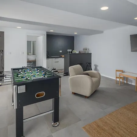 4 Bedroom Amazing In Casa vacanze *