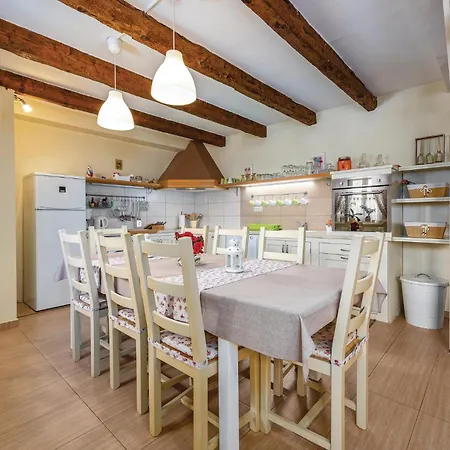 56 Σπίτι διακοπών Tinjan