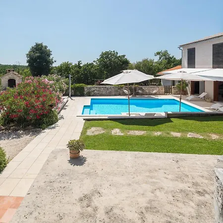 4 Bedroom Amazing In * Tinjan