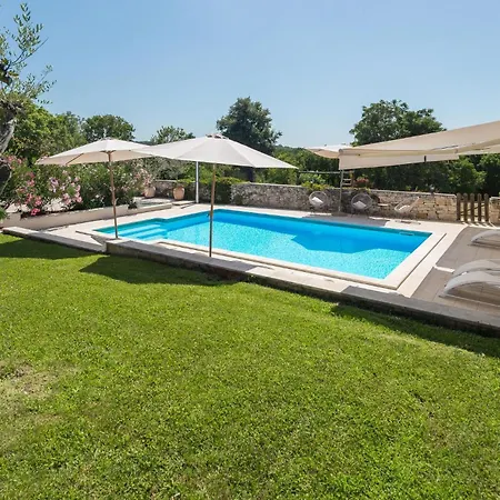 Casa vacanze 4 Bedroom Amazing In *
