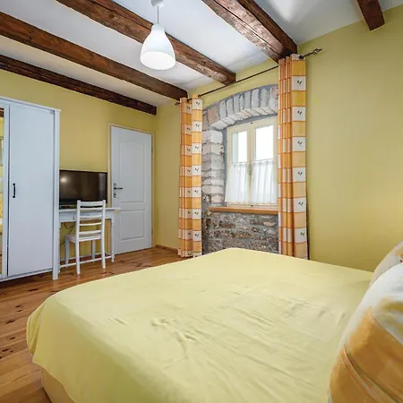 4 Bedroom Amazing In Tinjan