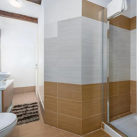 56 Σπίτι διακοπών Tinjan