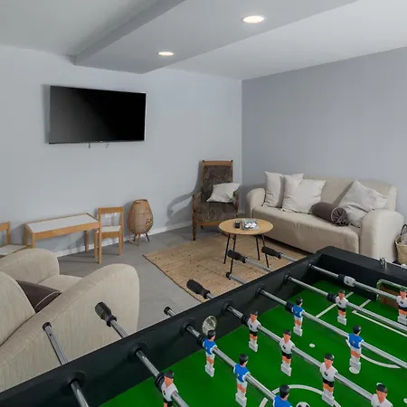 4 Bedroom Amazing In Casa vacanze *