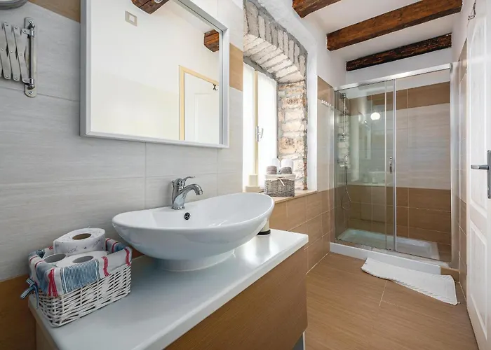 Holiday Home Tinjan 56