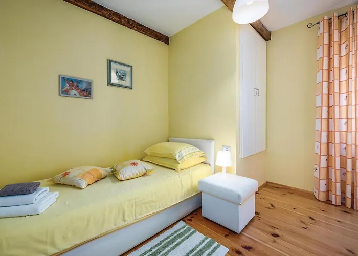 Vikendica Holiday Home Tinjan 56