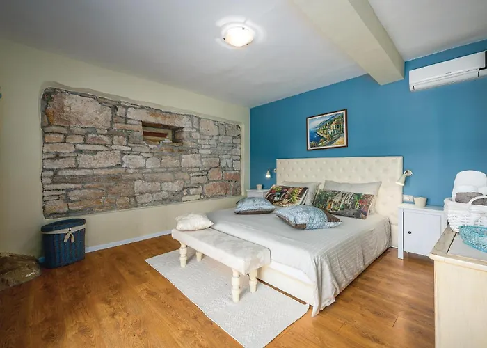 Holiday Home Tinjan 56 *