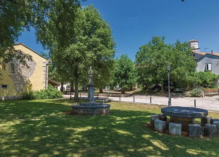 Vikendica Holiday Home Tinjan 56