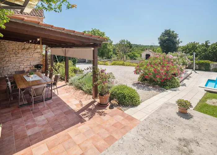 Holiday Home Tinjan 56 *