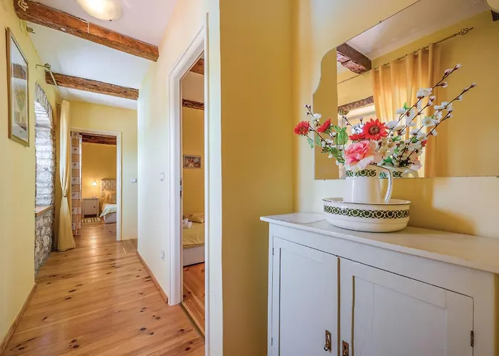 Vikendica Holiday Home Tinjan 56