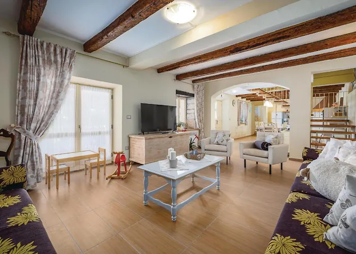 Holiday Home Tinjan 56 Vikendica