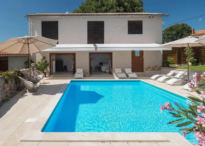 Holiday Home Tinjan 56 *