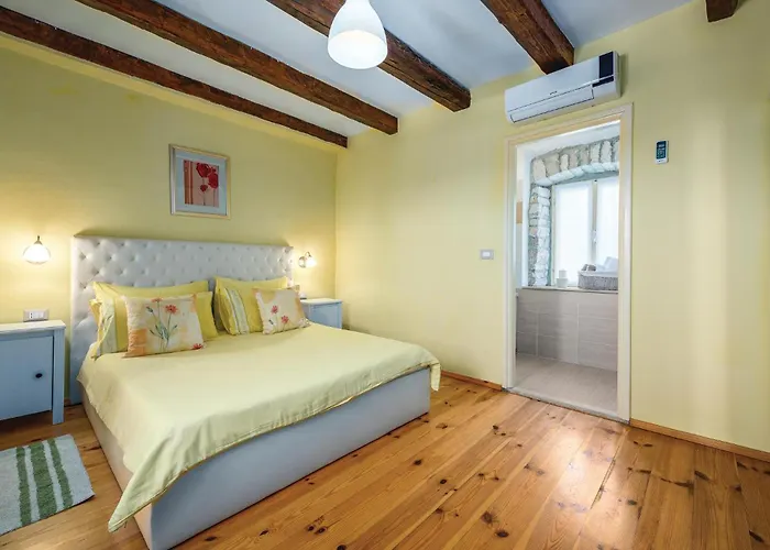 Holiday Home Tinjan 56 Vikendica