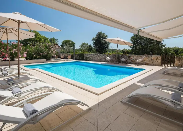 Holiday Home Tinjan 56 *