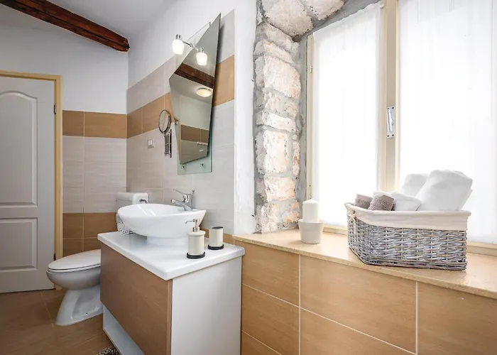 Holiday Home Tinjan 56 Vikendica