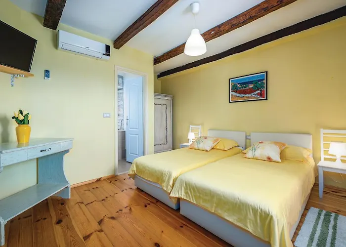 Vikendica Holiday Home Tinjan 56