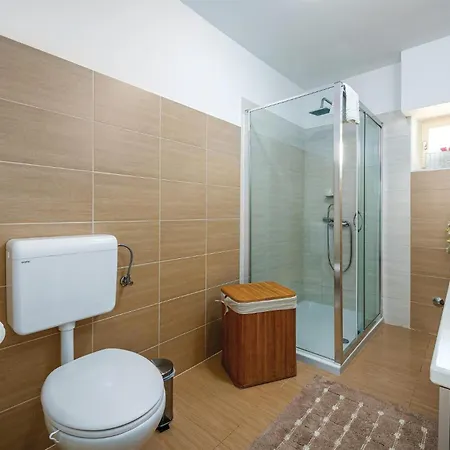4 Bedroom Amazing Home In Tinjan Holiday home Tinjan