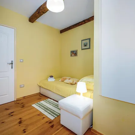 4 Bedroom Amazing Home In Tinjan Tinjan